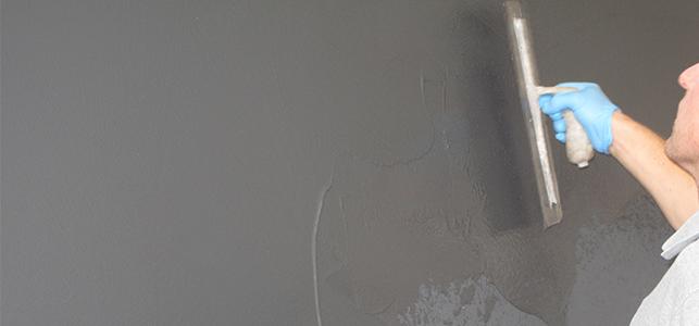 Comment bien enduire un mur au plâtre ?